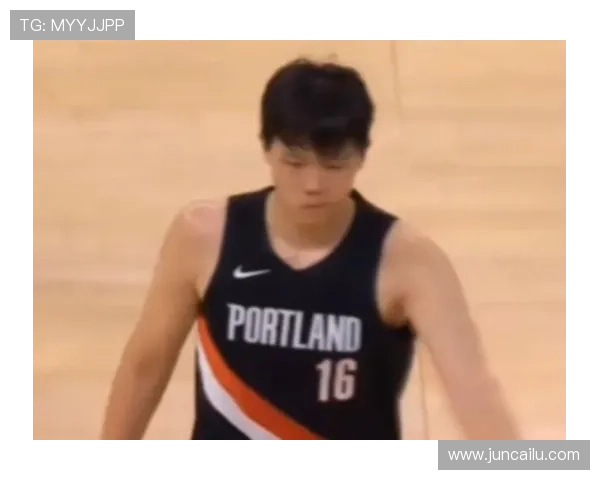 小吧探营杨瀚森赛前训练三分手感不稳转身暴扣彰显内线统治力